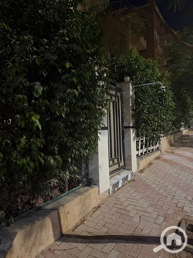 9 92365c7c-d565-4d46-8bcc-0829124eeb49. jpg