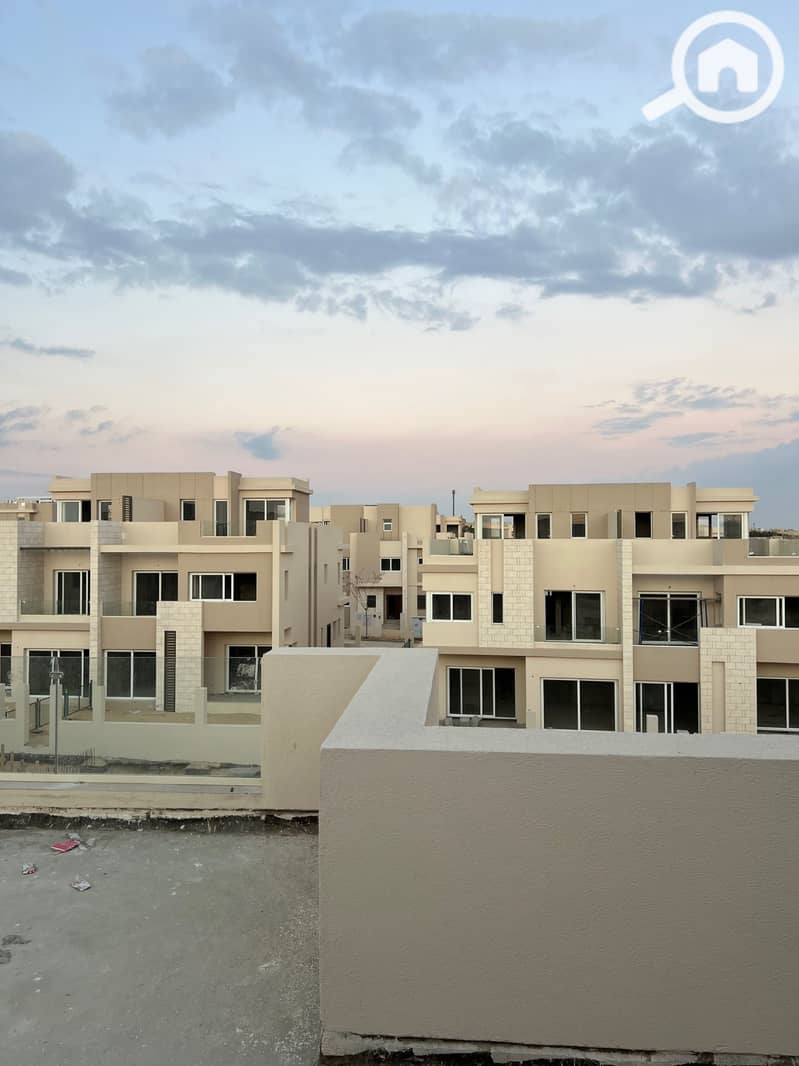 5 TAWNY Live Photos 1_page-0004. jpg