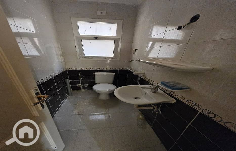 4 56b04e30-e4ee-4a9d-8f28-6af5d188cc0e. jpg