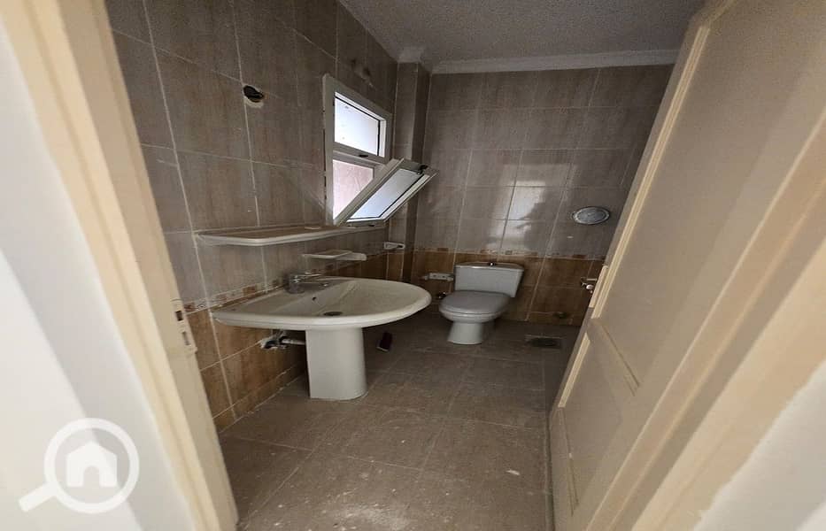 9 d7d0f8f5-d282-4d04-a702-be2bb3ab2e2f. jpg