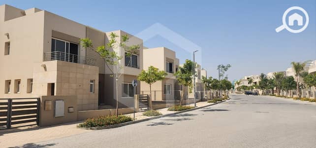 تاون هاوس 4 غرف نوم للبيع في 6 أكتوبر، الجيزة - The Crown 1. jpg