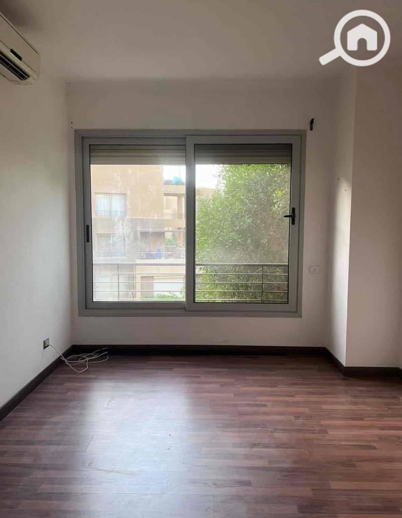 10 1fd1b1d5-7ba5-4c7c-b179-7cd80a92bd3c. jpg