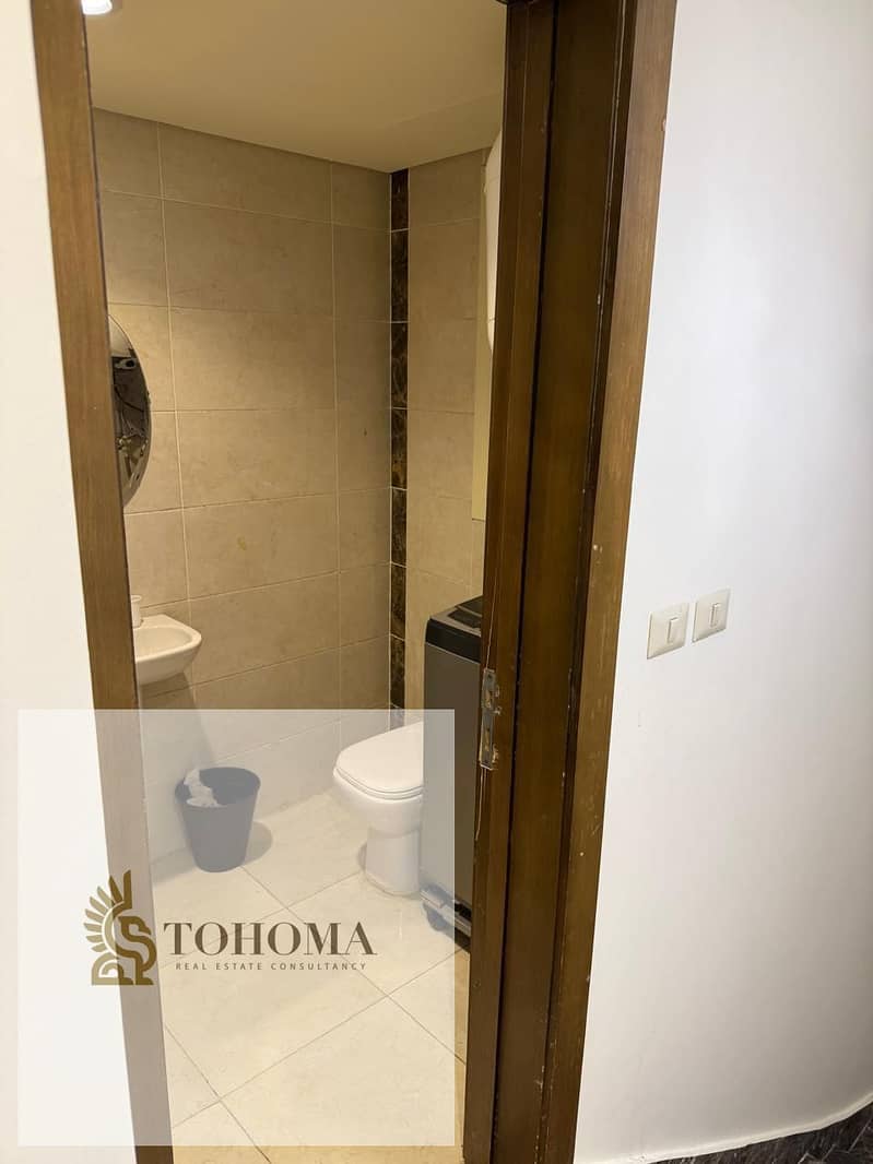 8 a4c991b0-1819-44ea-97e9-88aa2de03684. jpg