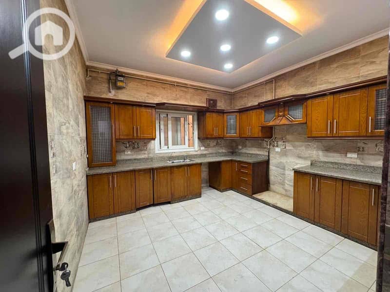 5 c37272fd-5dbd-40b6-9f5f-f1d1a8c4eb5d. jpg