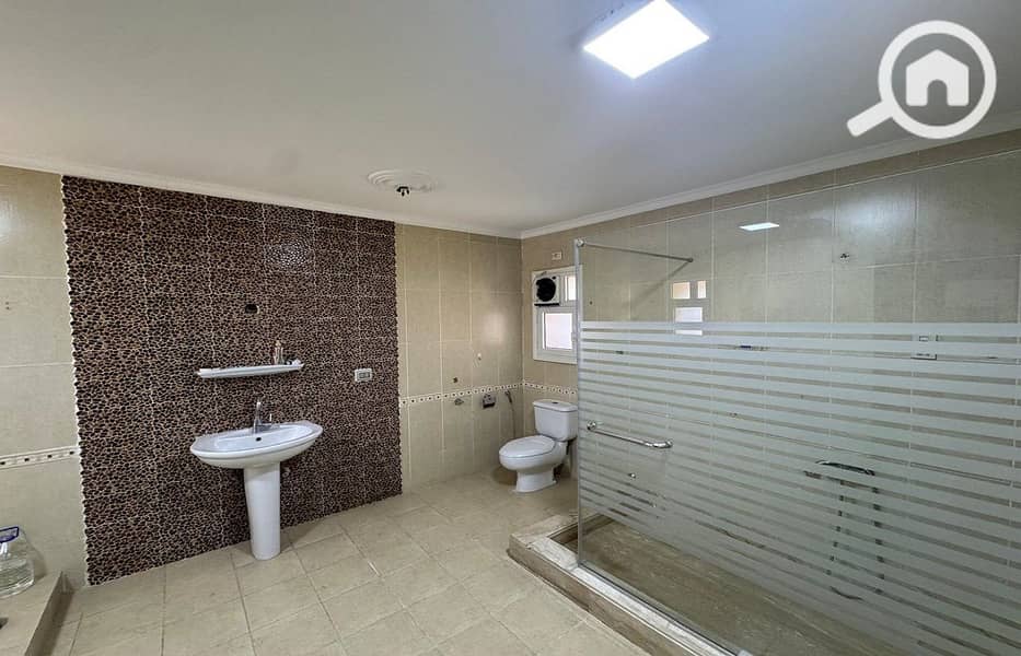 30 04586d45-bd40-47c8-8d15-02ee364f5ce1. jpeg