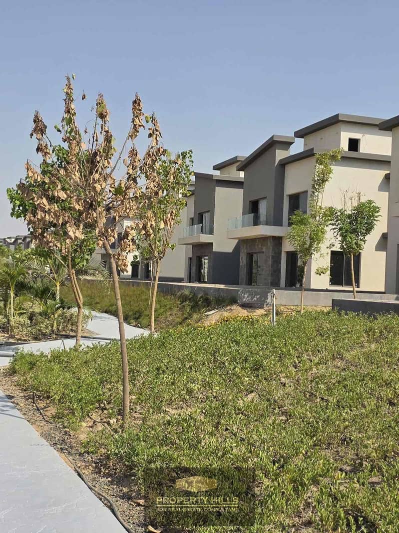 4 25e203ea-a0d7-4dde-abf6-6e35c0336e69. jpg