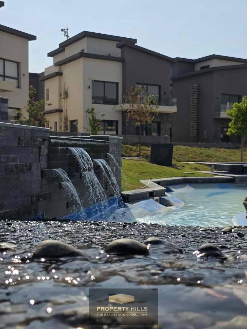 10 489c0265-a42f-40fb-97cb-0b46ef92ad63. jpg