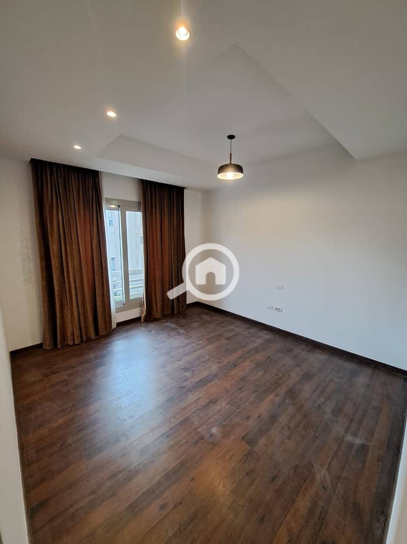 5 WhatsApp Image 2025-12-21 at 14.20. 04 (2). jpeg