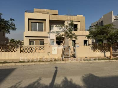 فیلا 5 غرف نوم للبيع في 6 أكتوبر، الجيزة - IMG-20251123-WA0103. jpg