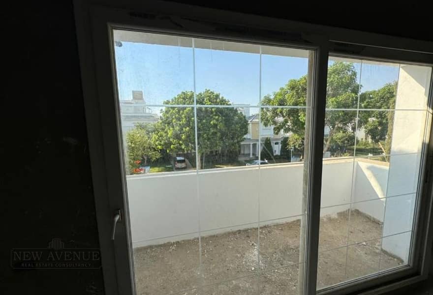 8 07fc66e1-1c74-401c-84a1-6f058db34094. jpg