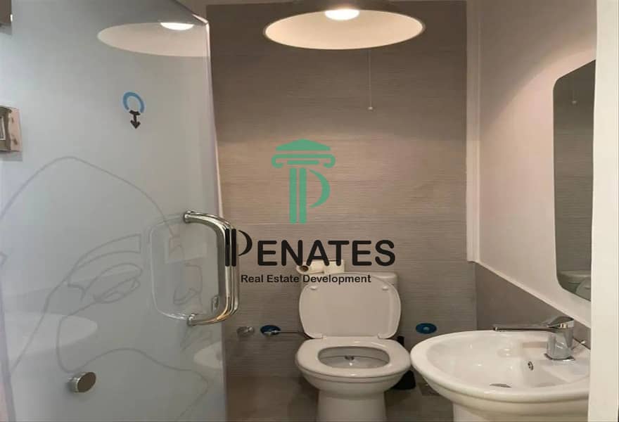 6 8374991-e71ado. jpg