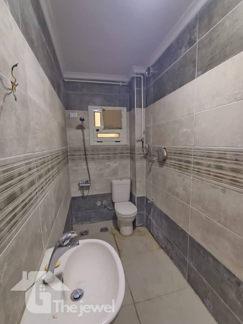 8 d3fb075f-dd06-4908-b664-c0d45a47ae63. jpg