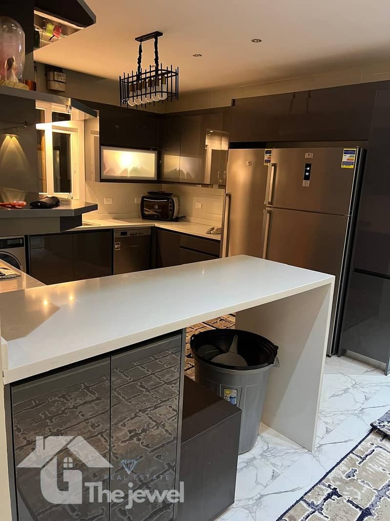 3 c66623aa-f88e-45b7-8192-19a7c89d53e5. jpg