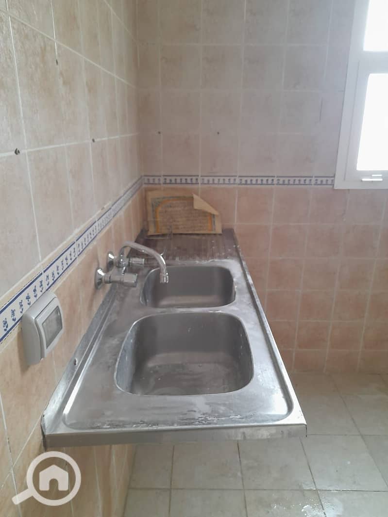 4 7c00c83b-9db7-46c9-b4fc-35c30acc825a. jpg