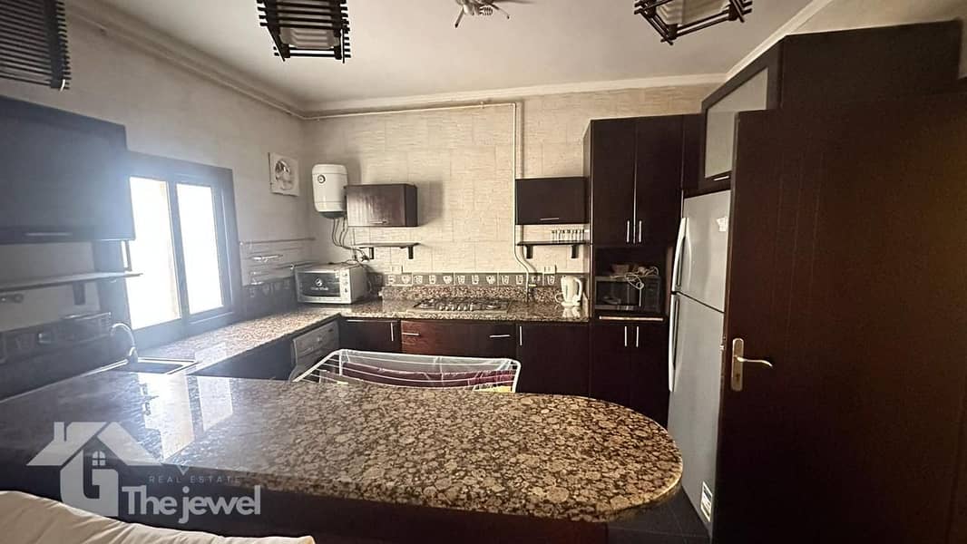 10 3e767a0e-f810-44ed-a21d-17e55988694c. jpg