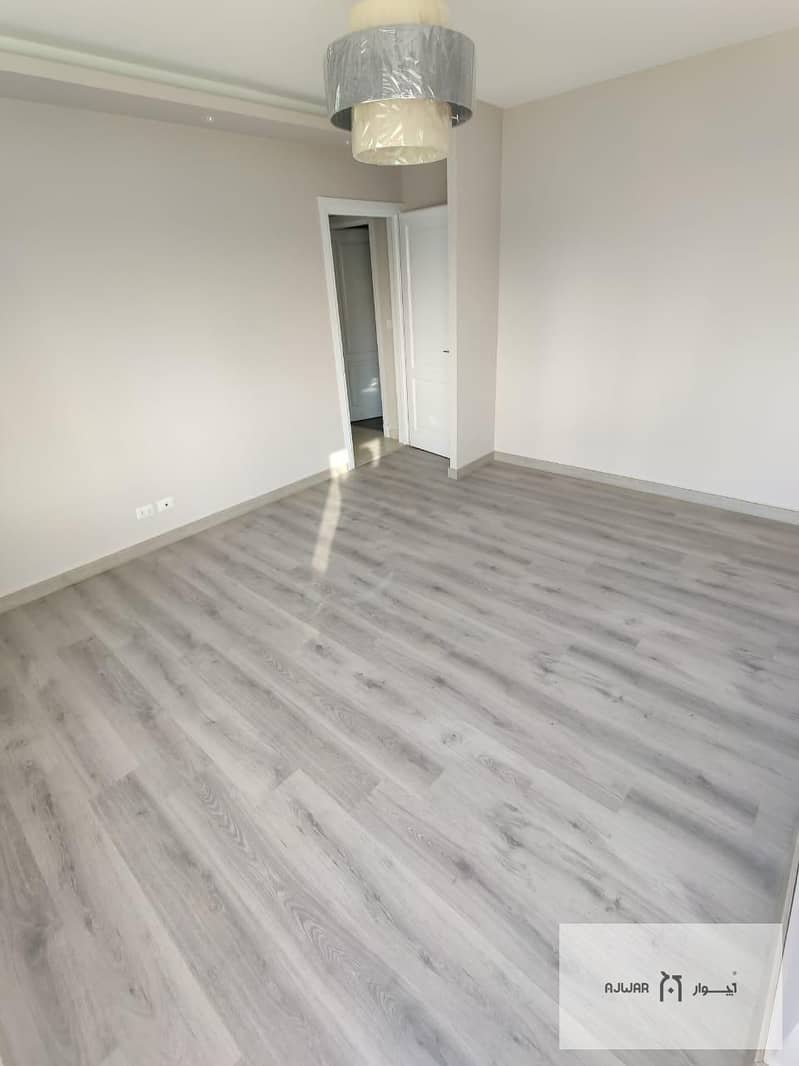 6 0d8fd914-c27a-48a6-82e9-2a593ebf3eaa. jpg