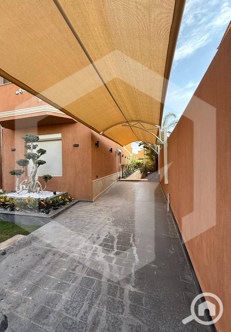 10 Royal Meadows 10. jpeg