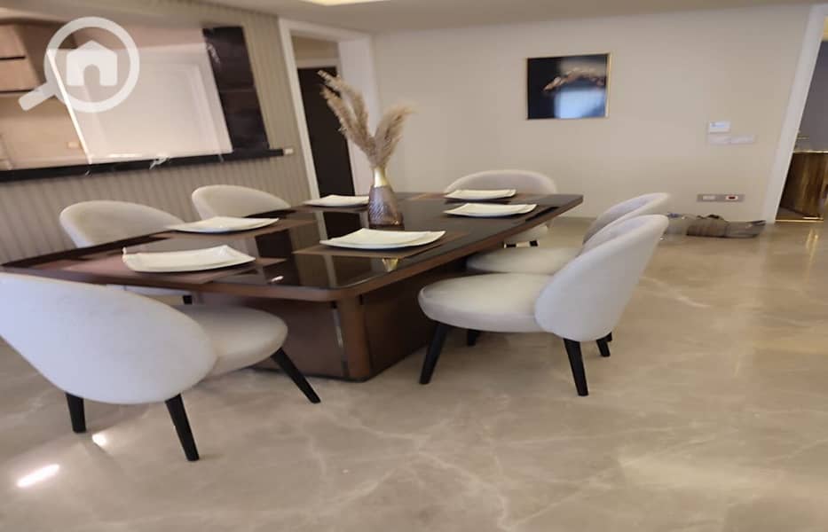 18 d7809fe8-703c-4676-a0ac-a1ccc38ede2e. jpg