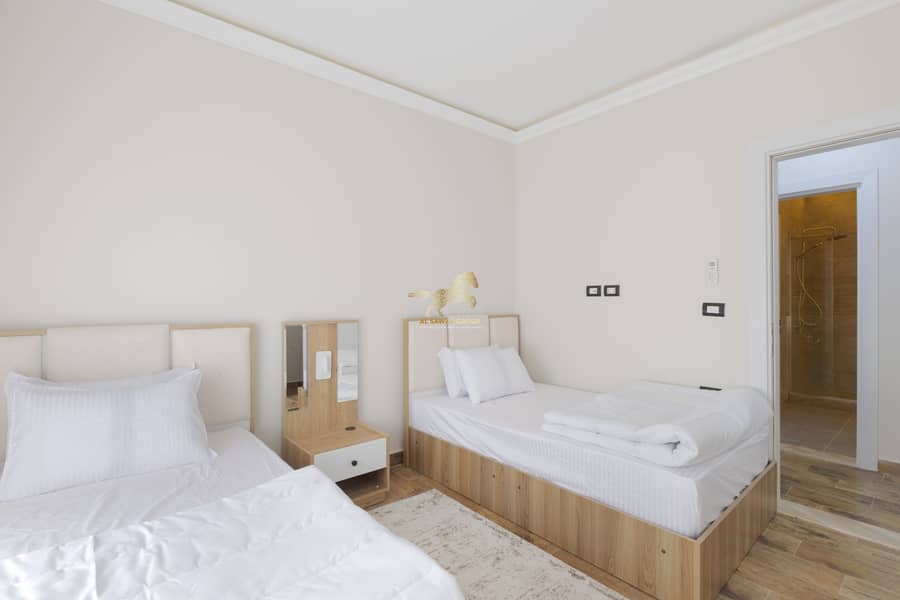 19 IMG_9372-Edit. jpg