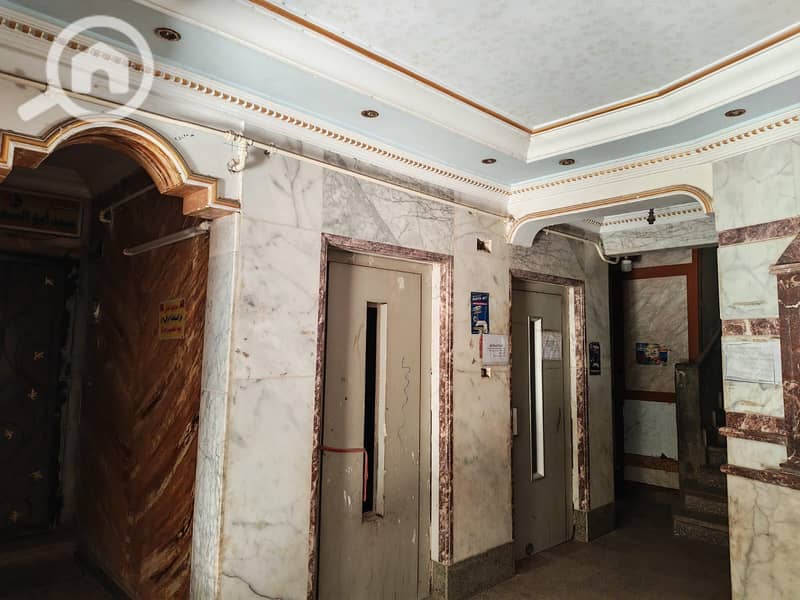 5 برج القصر الملكى المصاعد. jpeg