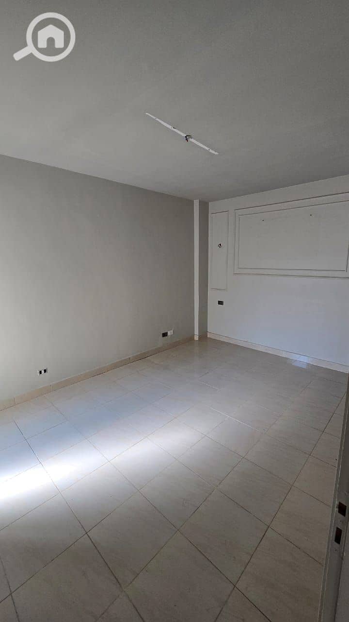 12 562845f5-a2be-45f7-aa4f-9815c7df5f5f. jpg