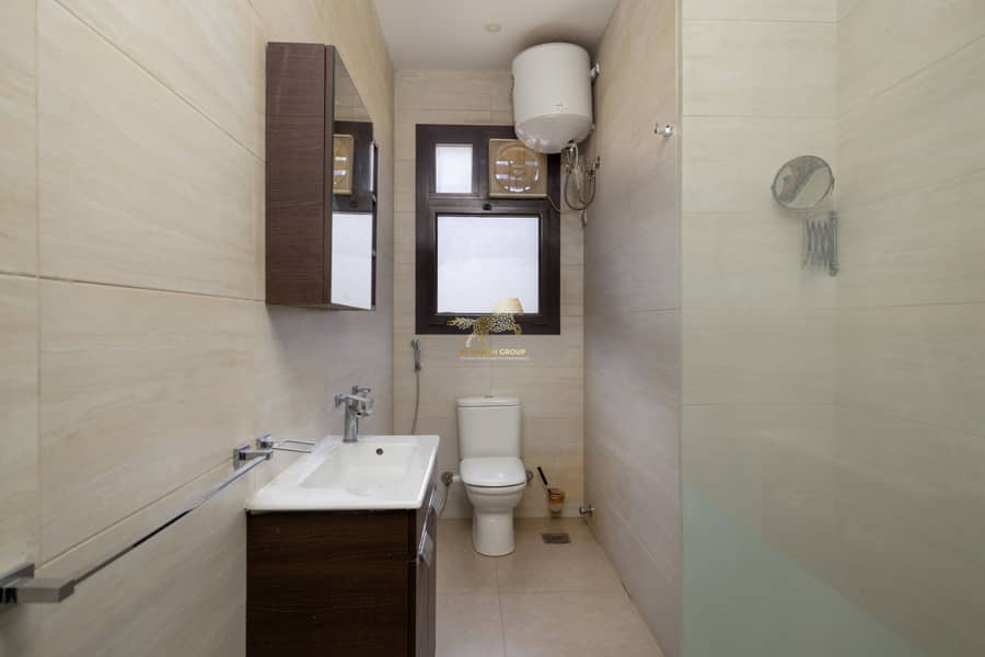 9 0V3A2639-Edit. jpg