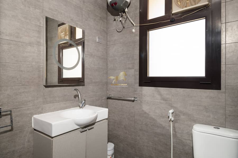 12 0V3A2681-Edit. jpg