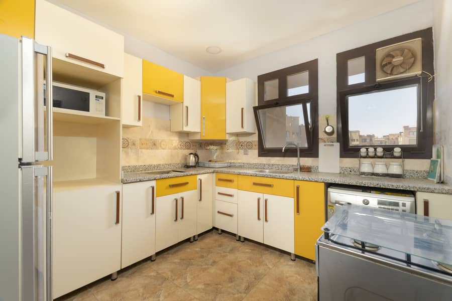 13 0V3A2686-Edit. jpg