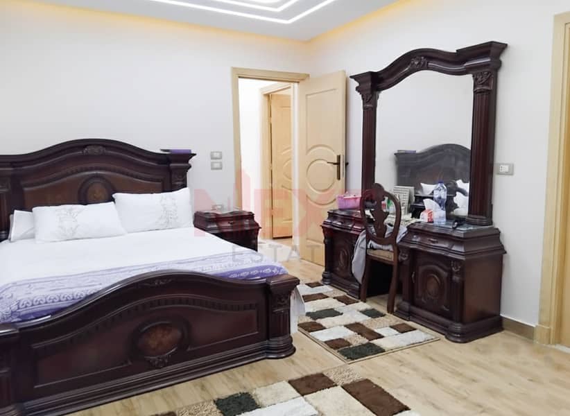 12 Gemini_Generated_Image_joysiujoysiujoys. JPG