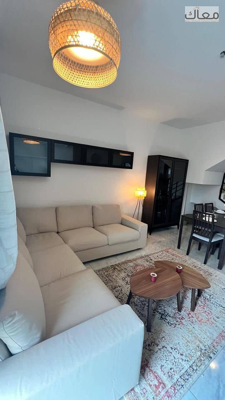 10 d222a05b-8a64-4ce0-9a28-e80feecee179. jpg