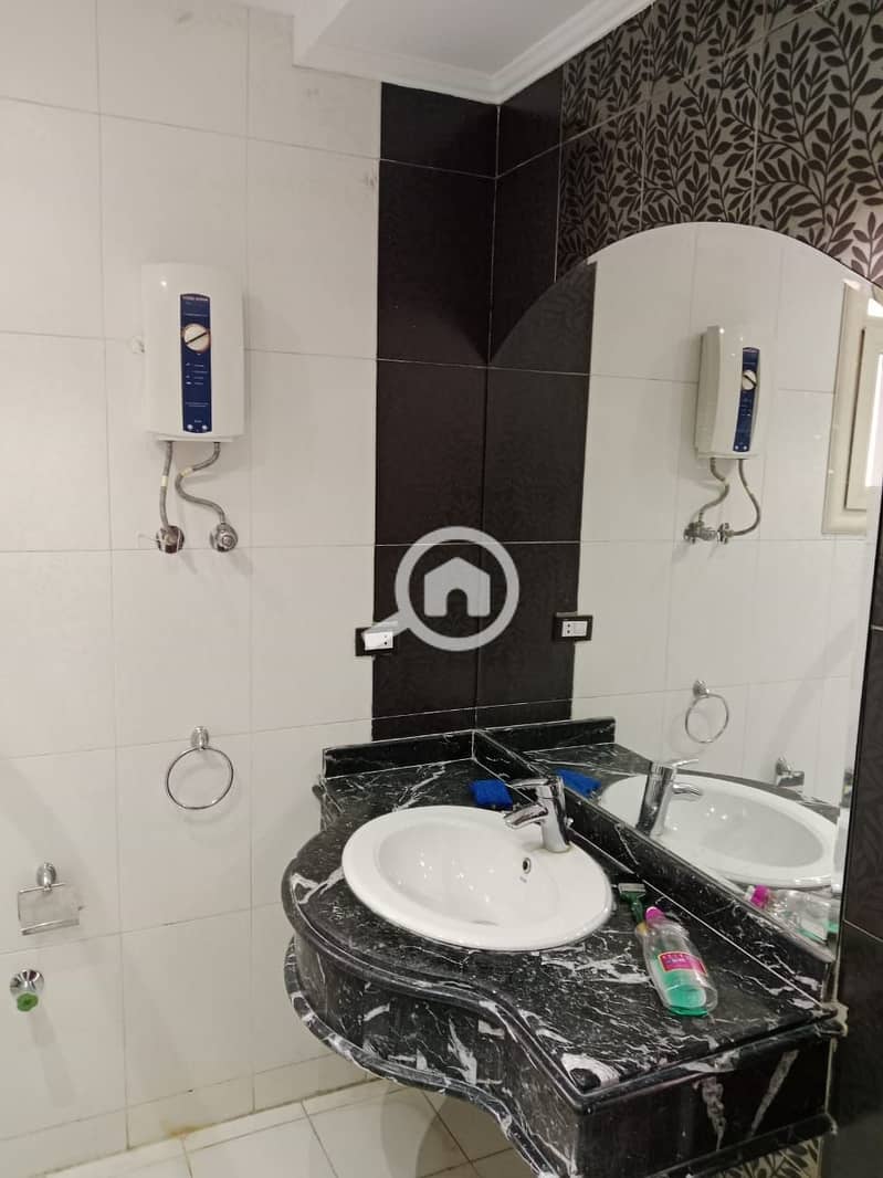 7 b0088c3d-bc55-45e0-ab69-7dfe7bcca62b. jpg