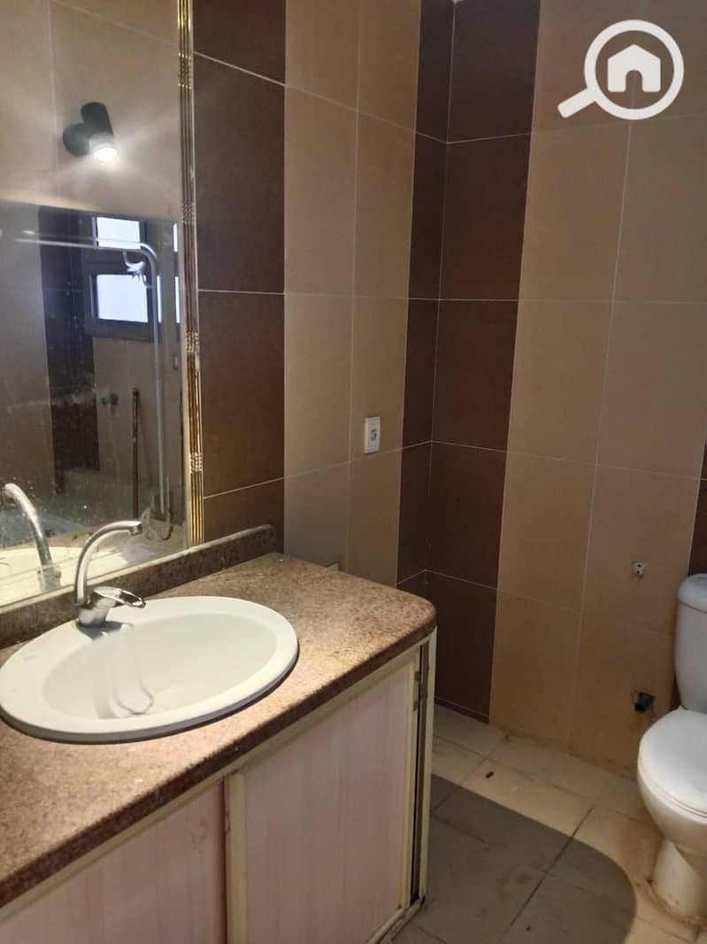 4 8f191701-1dce-45ae-8744-69fcacb43ba9. jpg