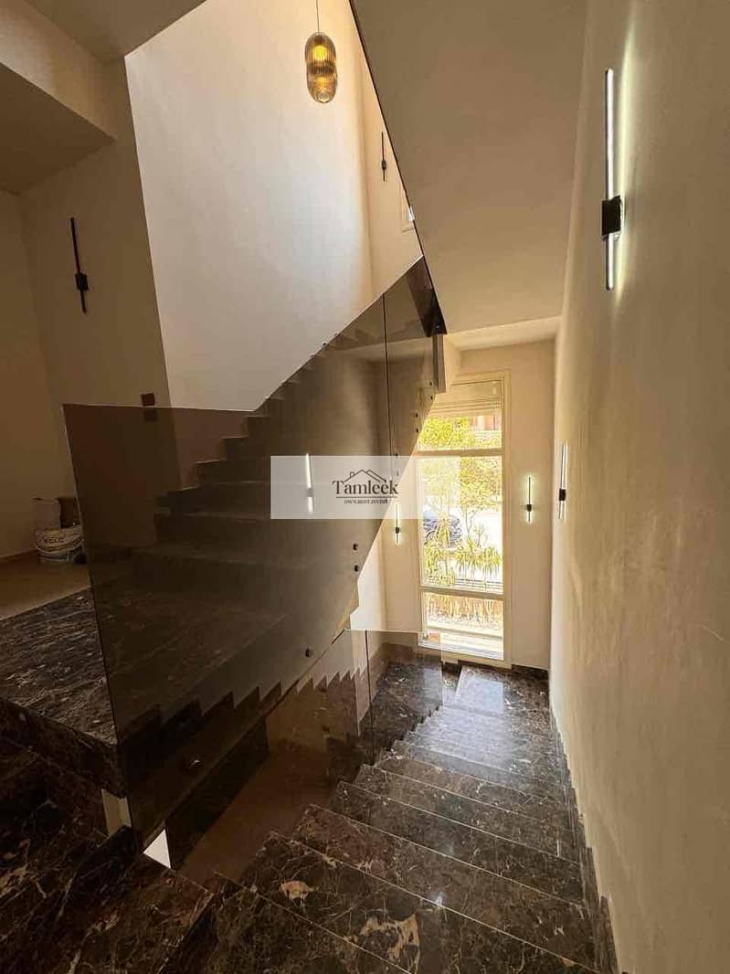 2 841da501-fa5f-4b3a-a94f-29b6b763c724. jpg