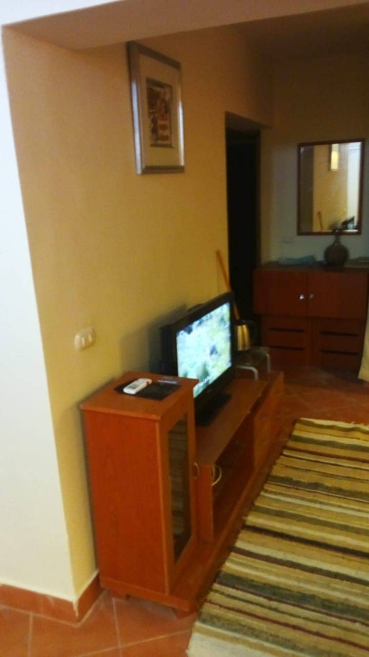 19 db2560c0-2c35-4050-af87-4c935580c0d2. jpg