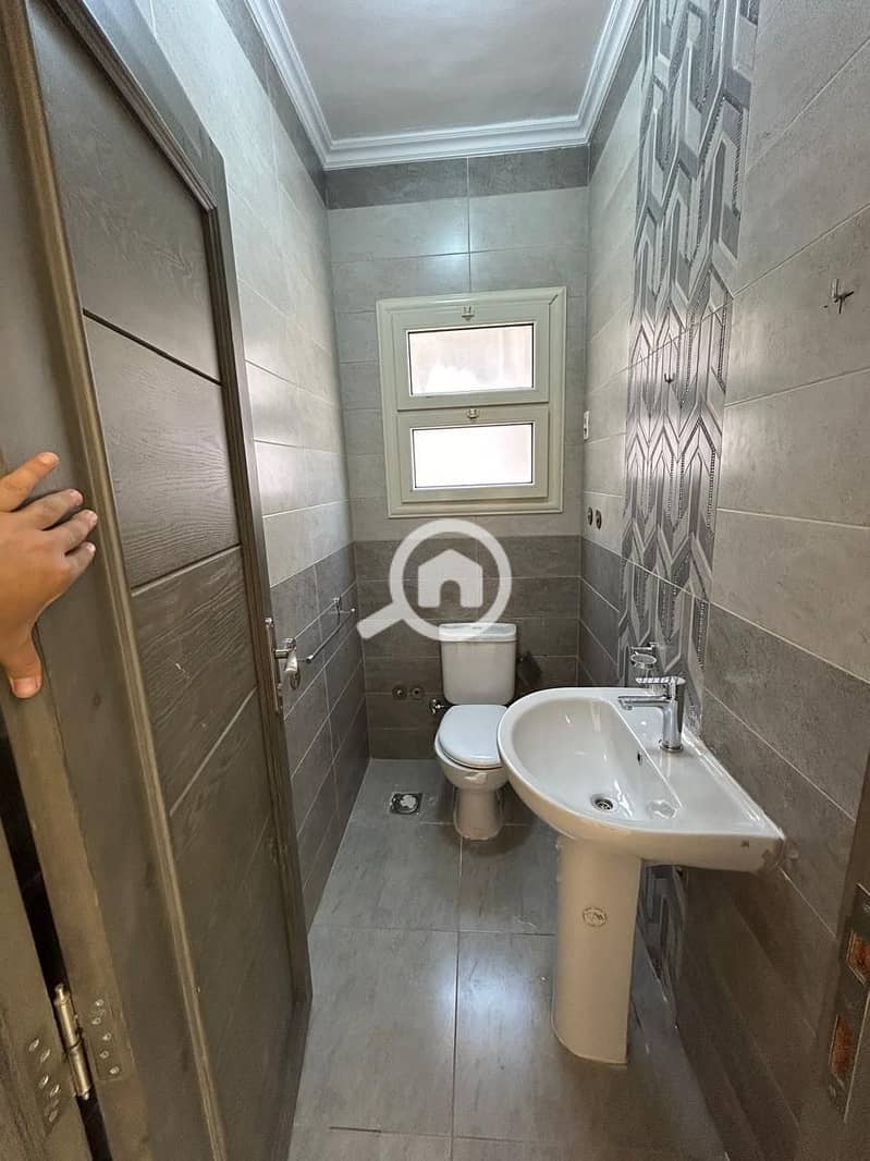 18 WhatsApp Image 2025-09-13 at 18.29. 49_f8835996. jpg