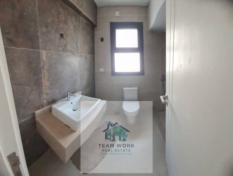 11 4d318635-cd1e-45cf-894b-46e91123f4da. jpg