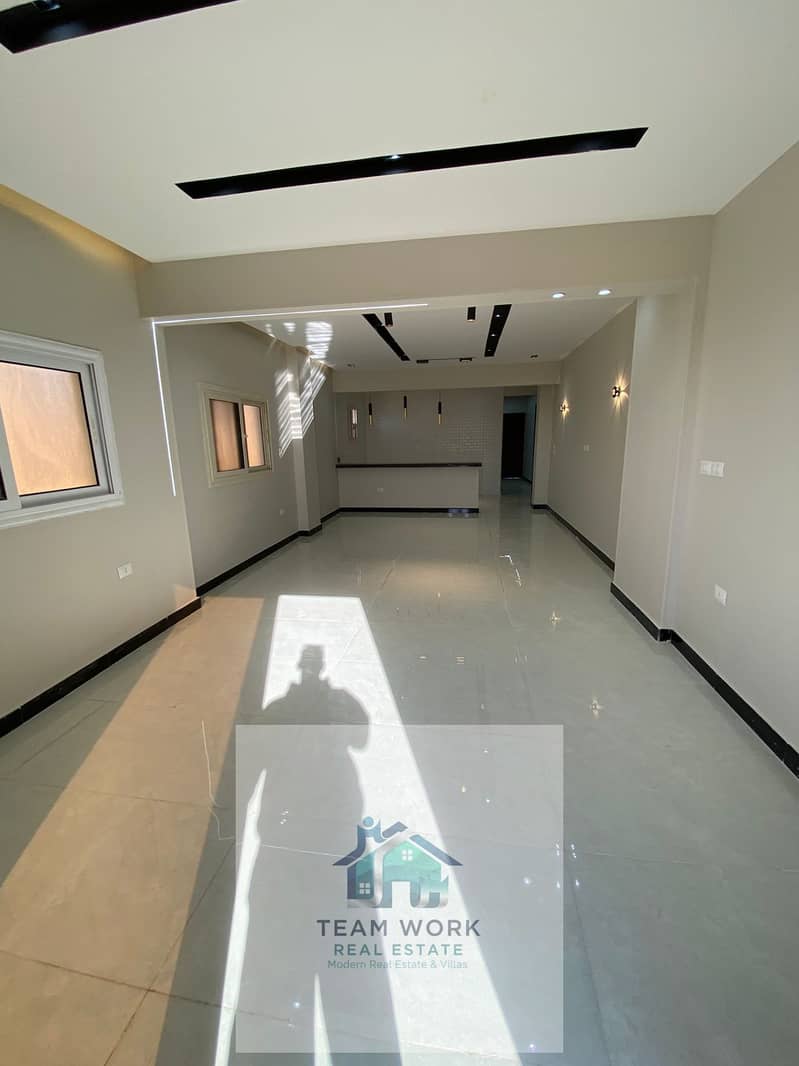 10 5842373e-ff4e-431c-bc94-d4843d6e77de. jpg