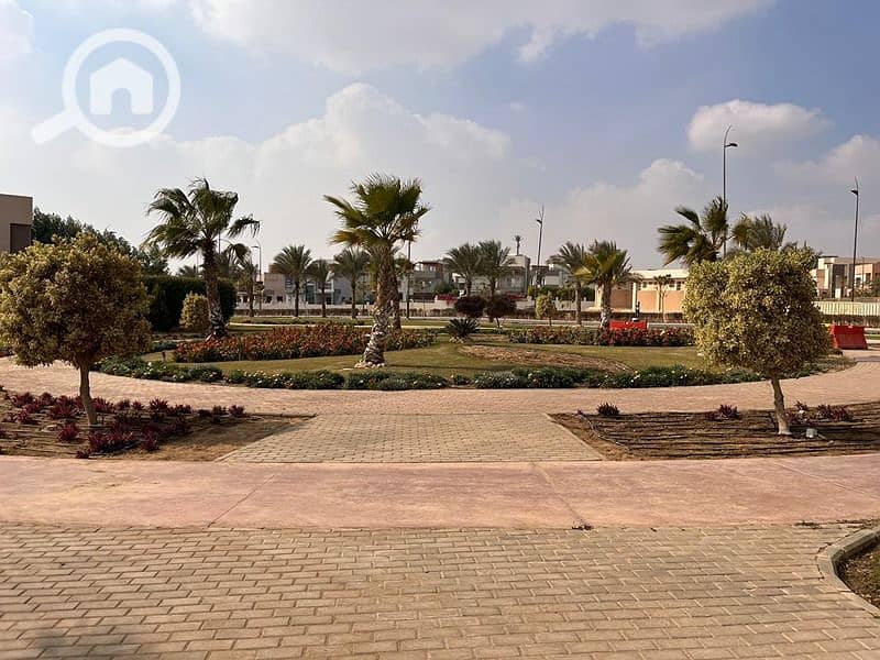 5 b9e767ff-a1ad-4d91-a702-6a85e9e78bde. jpg