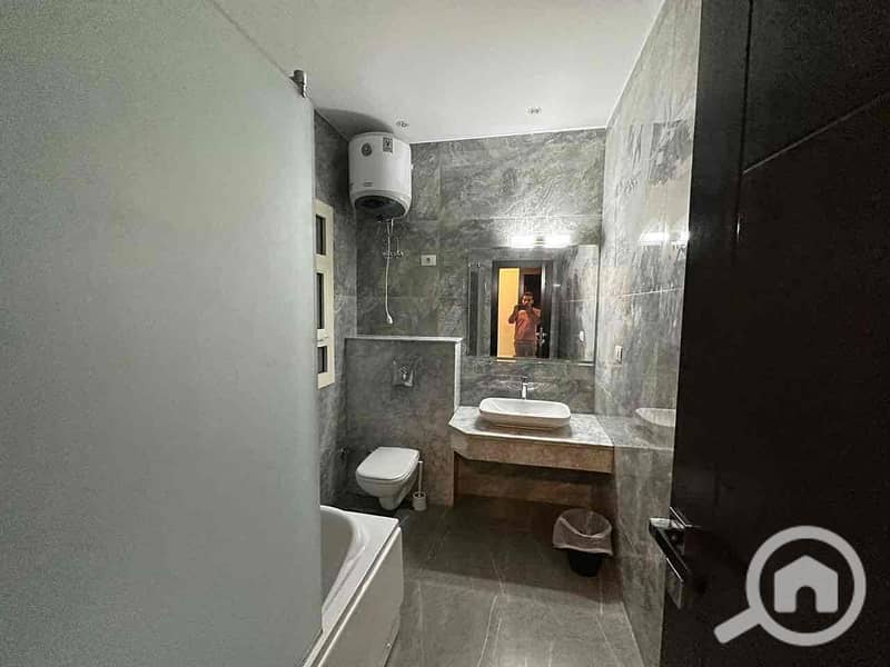 9 a4b5b440-d14d-4f21-a9af-ebaa7aa90e6f. jpg