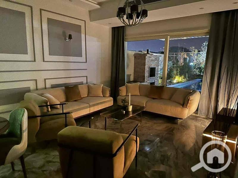 14 3fcd73b1-f06a-4721-b5c2-8da46191c153. jpg