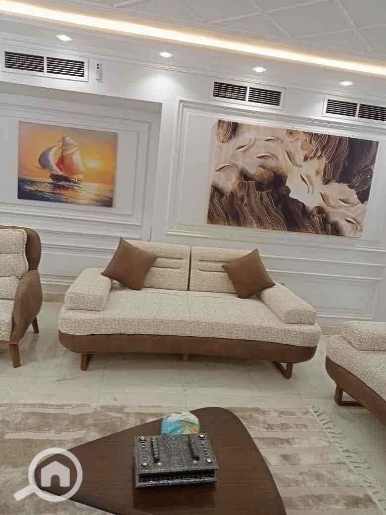 7 04d5908f-7728-4b1d-ba28-1ff4a3e7b37d. jpg