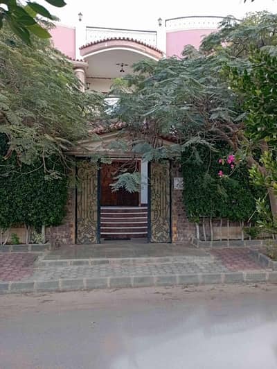 8 Bedroom Villa for Sale in Obour City, Cairo - فيلا تشطيب فاخر في ارقي احياء العبور للبيع بسعر مميز لغرض السفر