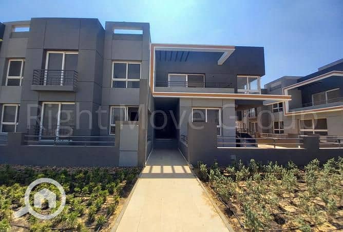 8 8324431-443a7o. jpg