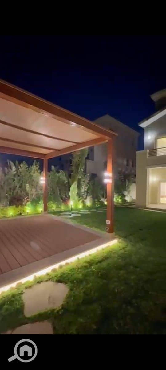 11 7298e0cb-cf17-4b9d-af40-2a16d338b1ed. jpg