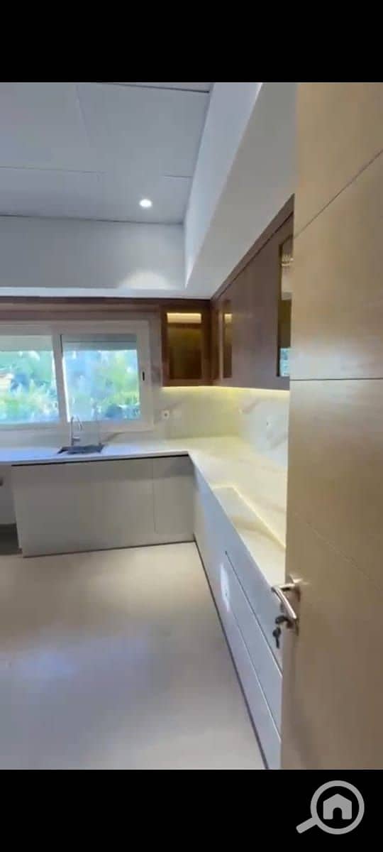 12 22750df1-aa9f-4e25-ba3d-daa3c91c4857. jpg