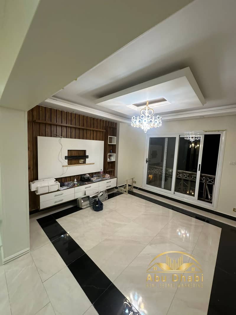 10 8b03bf9a-4920-4ab8-843d-75d4455d5046. jpg