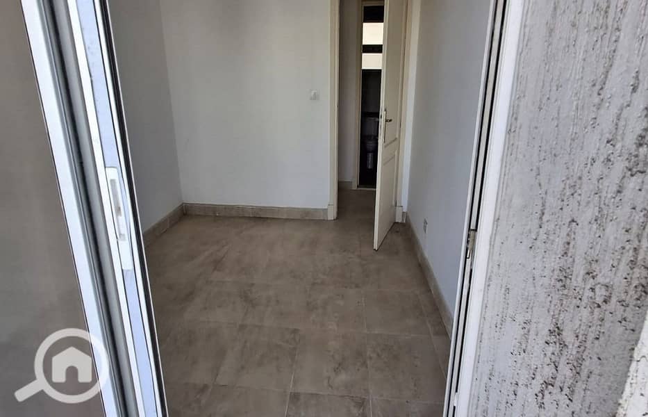 15 d1566e71-76ae-4177-b9c8-4a1f45302427. jpg