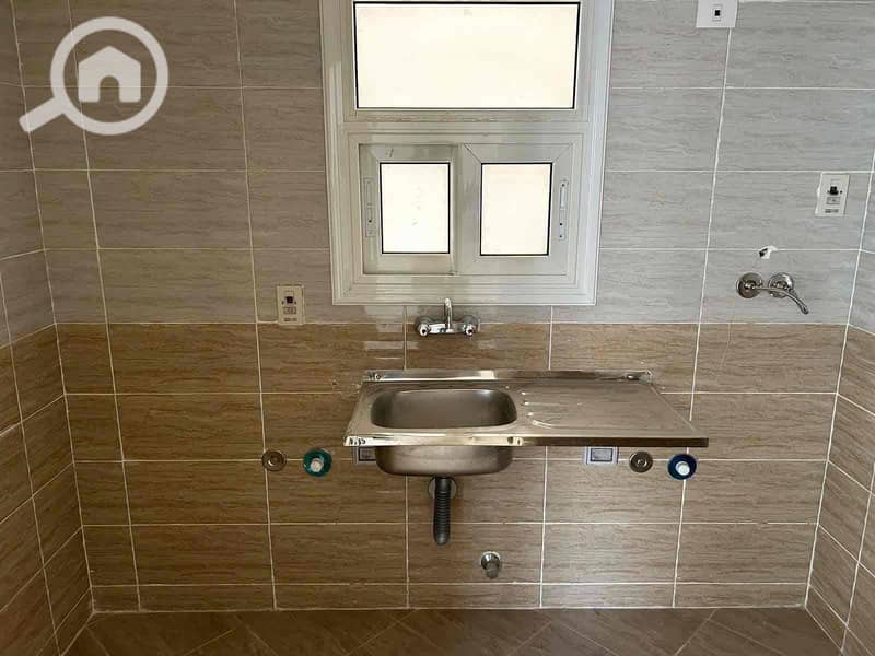 10 8ed18027-567f-4fe8-ab2e-204b74d74454. jpg