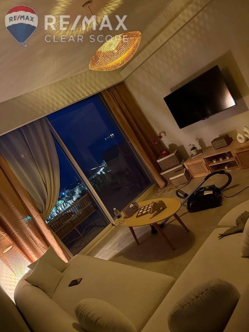 8 30013aac-e3d8-4b69-b974-658a51660cf5. jpg