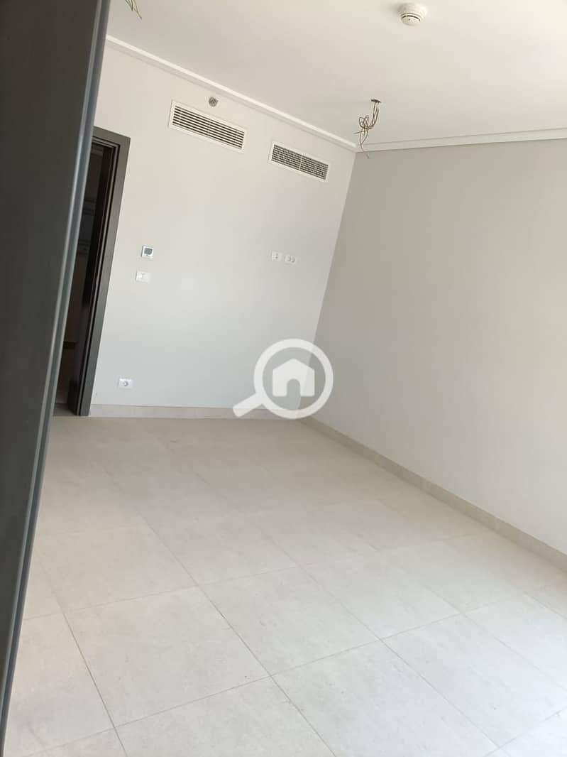 10 f272e24d-c025-4272-905f-4739082a1df0. jpg